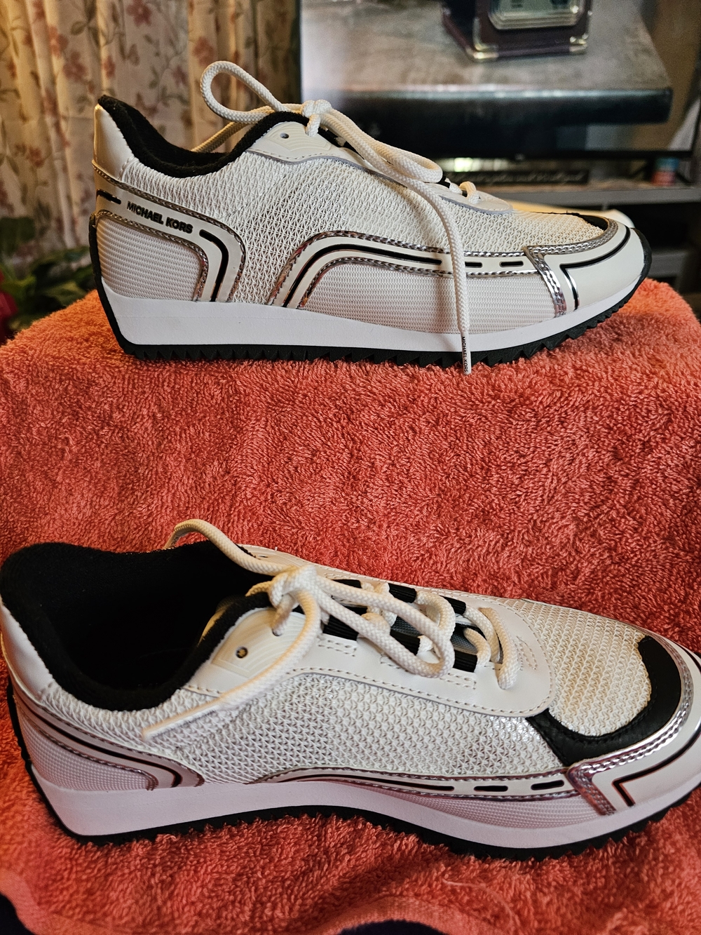 Michael Kors Byrdie Trainer White and Black Low-Top Lace-Up Sneakers NWOT